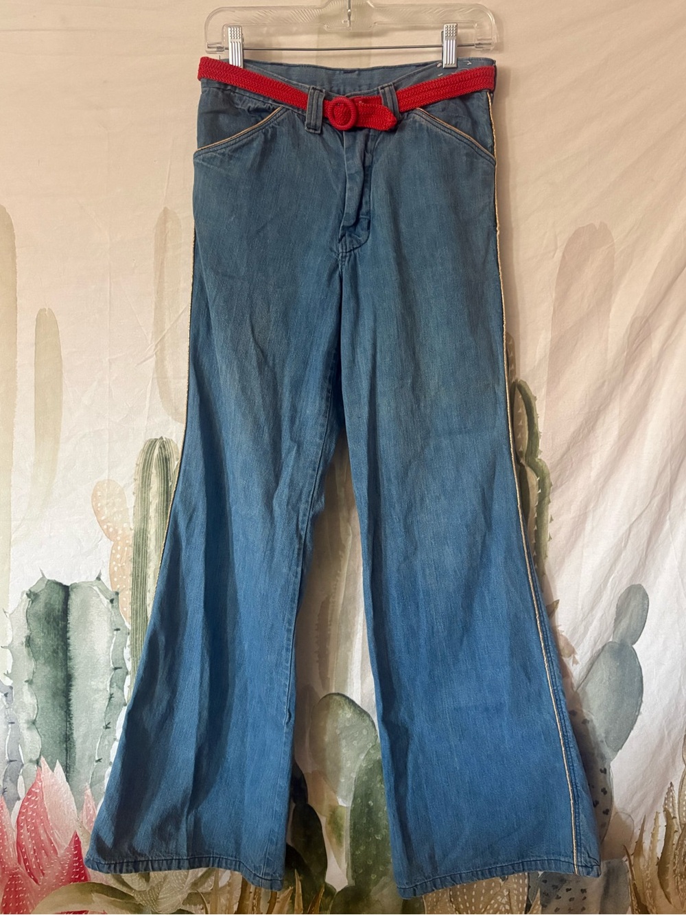 Vintage Good Heart High-Rise Flared Jeans with Red Belt 🌵29